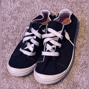 Wonder Nation. Girls size 3 shoes.